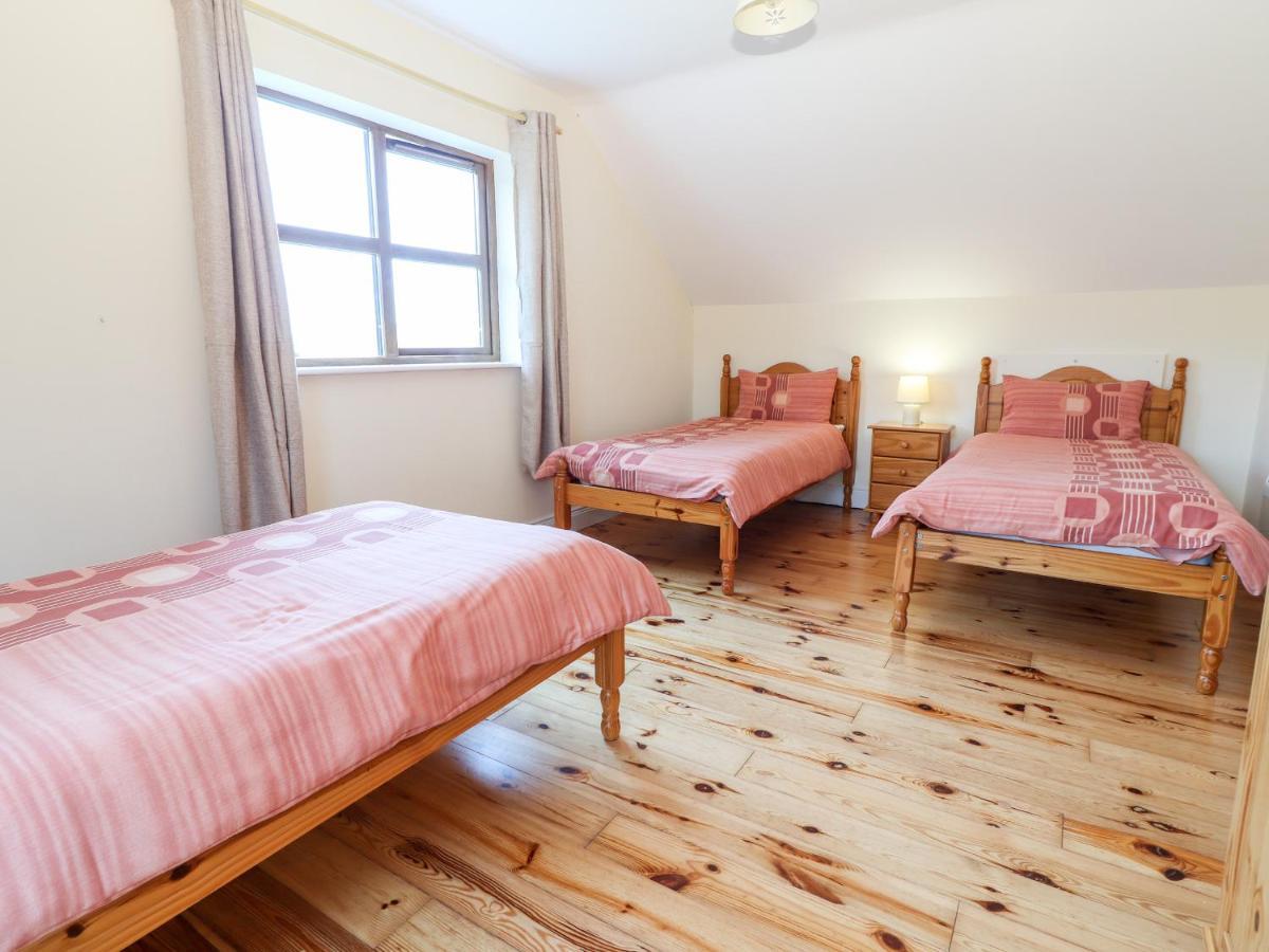 Number 7 Villa Lispole Екстериор снимка