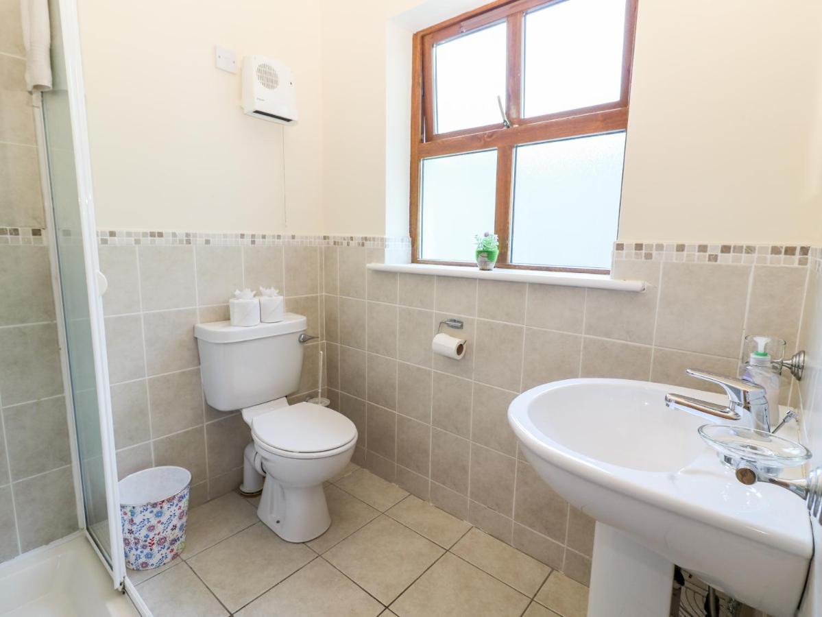 Number 7 Villa Lispole Екстериор снимка