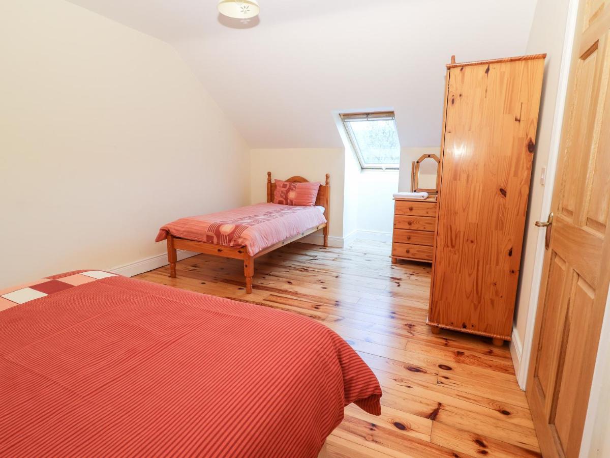 Number 7 Villa Lispole Екстериор снимка